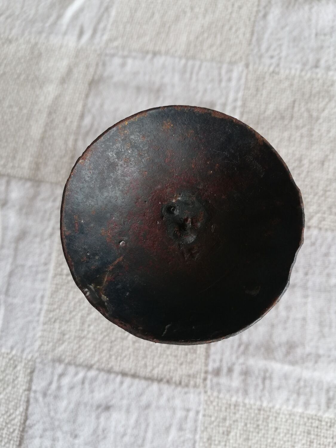 Rusty twisted candle holder for round candles