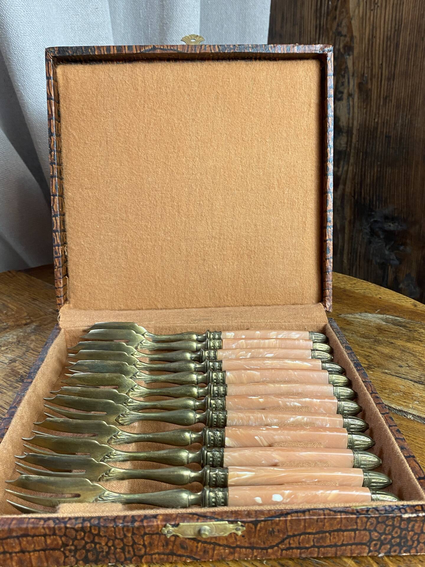 Dessert forks in brass and Bakelite in their case.