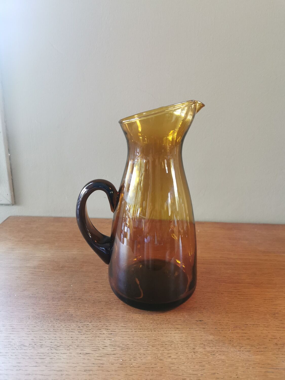 Pichet haut vintage verre couleur ambre