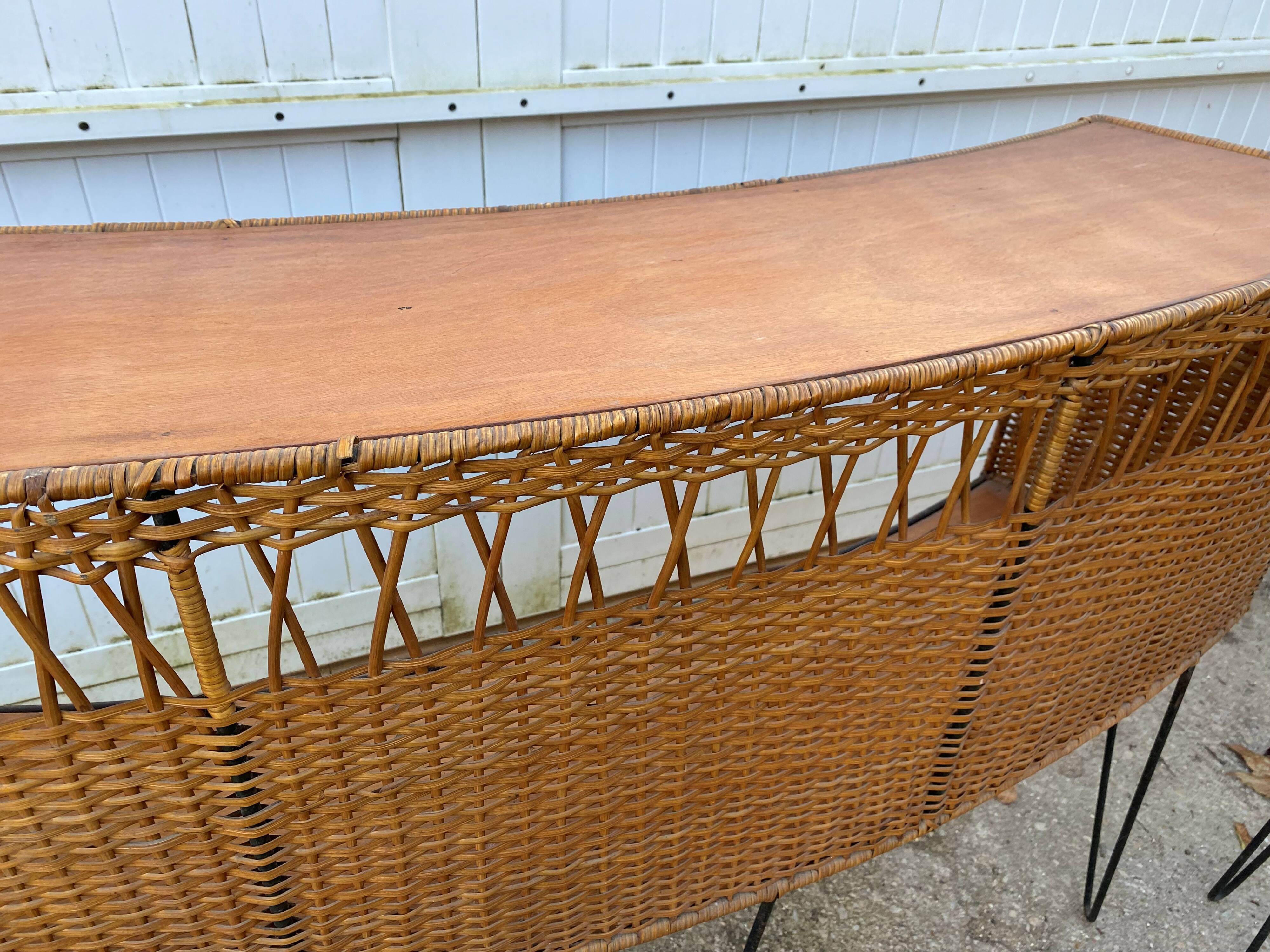 Vintage 1950s bar counter with two rattan and metal stools