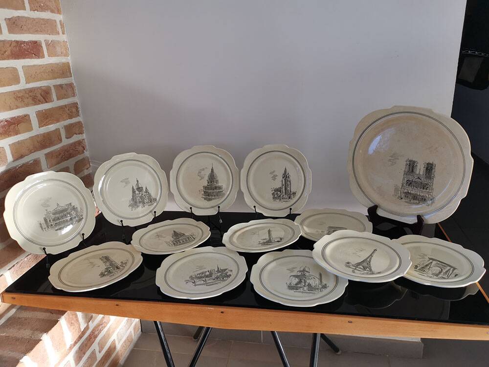 Série de 12 assiettes à dessert et son plateau à gâteaux Gien Paris Monuments