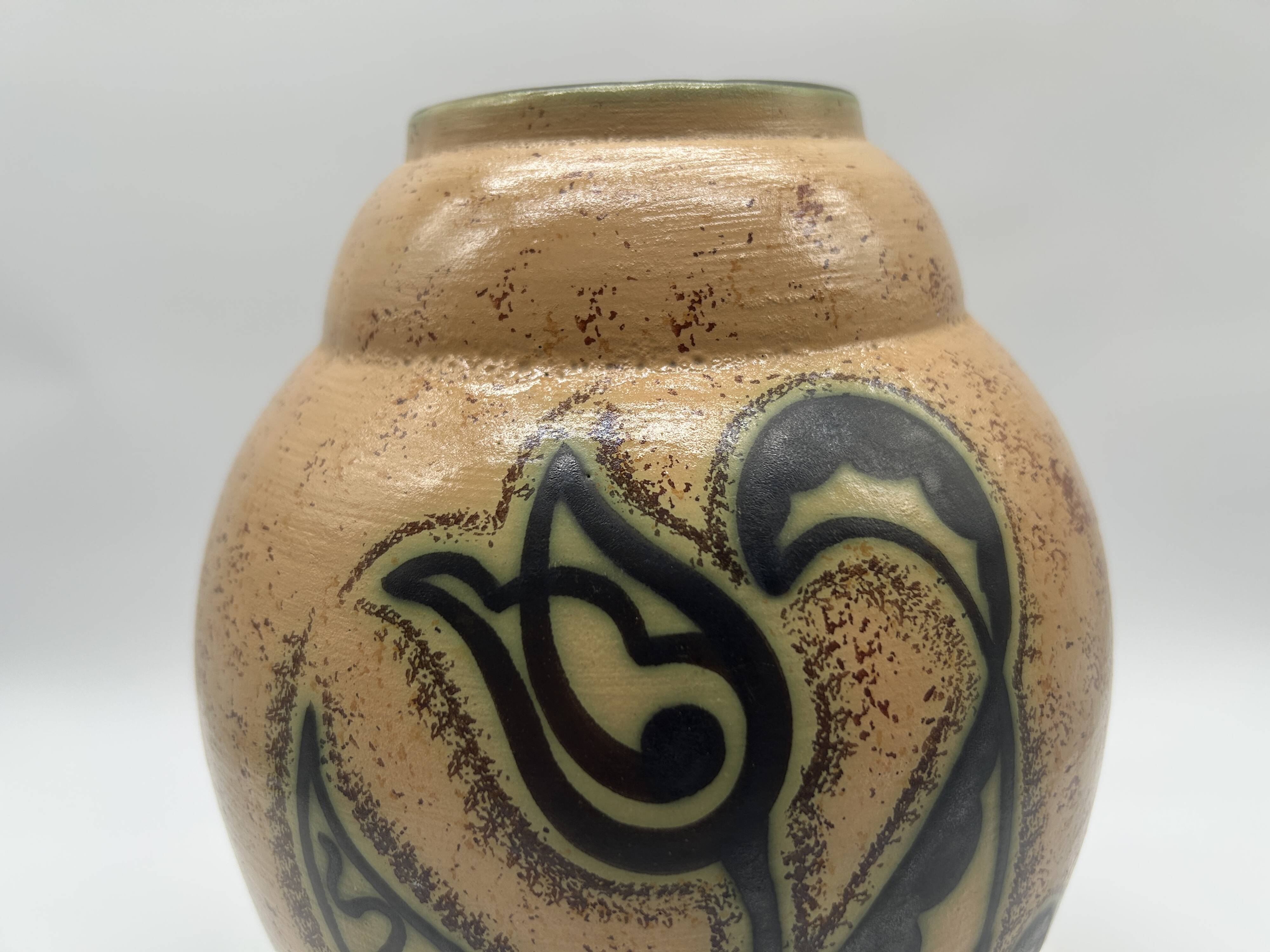 Art Deco vase attributed to Louis Randour for Saint-Ghislain.