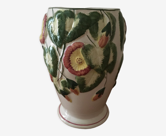 Vase en barbotine motifs floraux numeroté