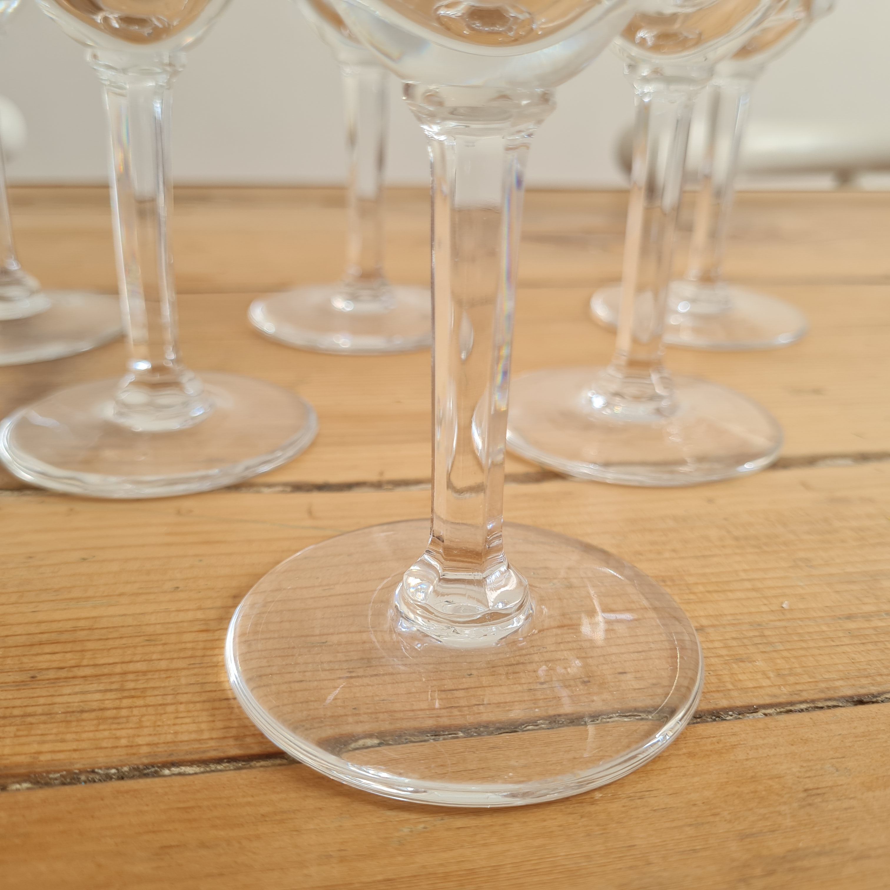 Service of 6 chiseled crystal water glasses