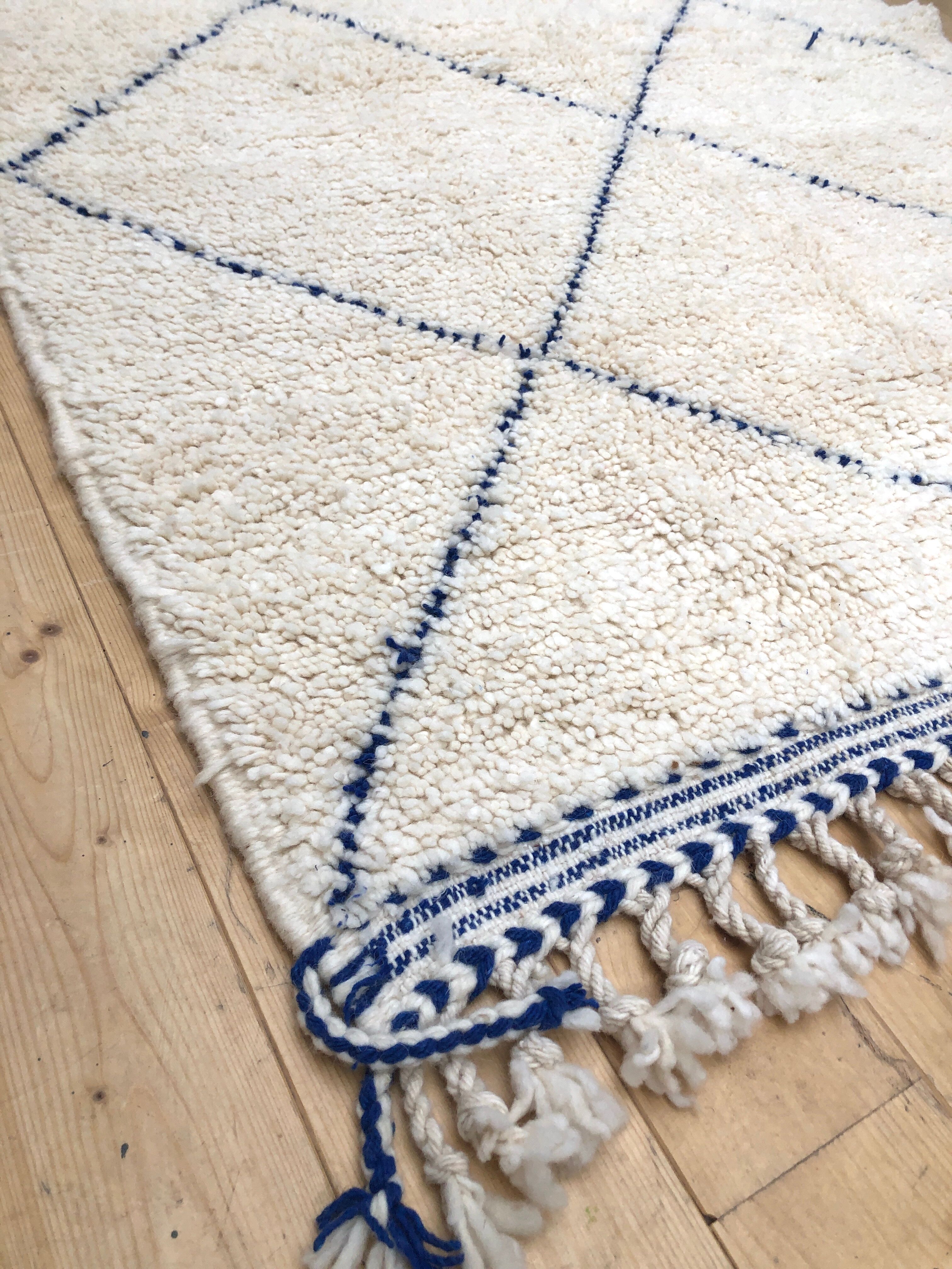 Moroccan Berber carpet Beni Ouarain with majorelle blue diamonds 1.89x1.38m
