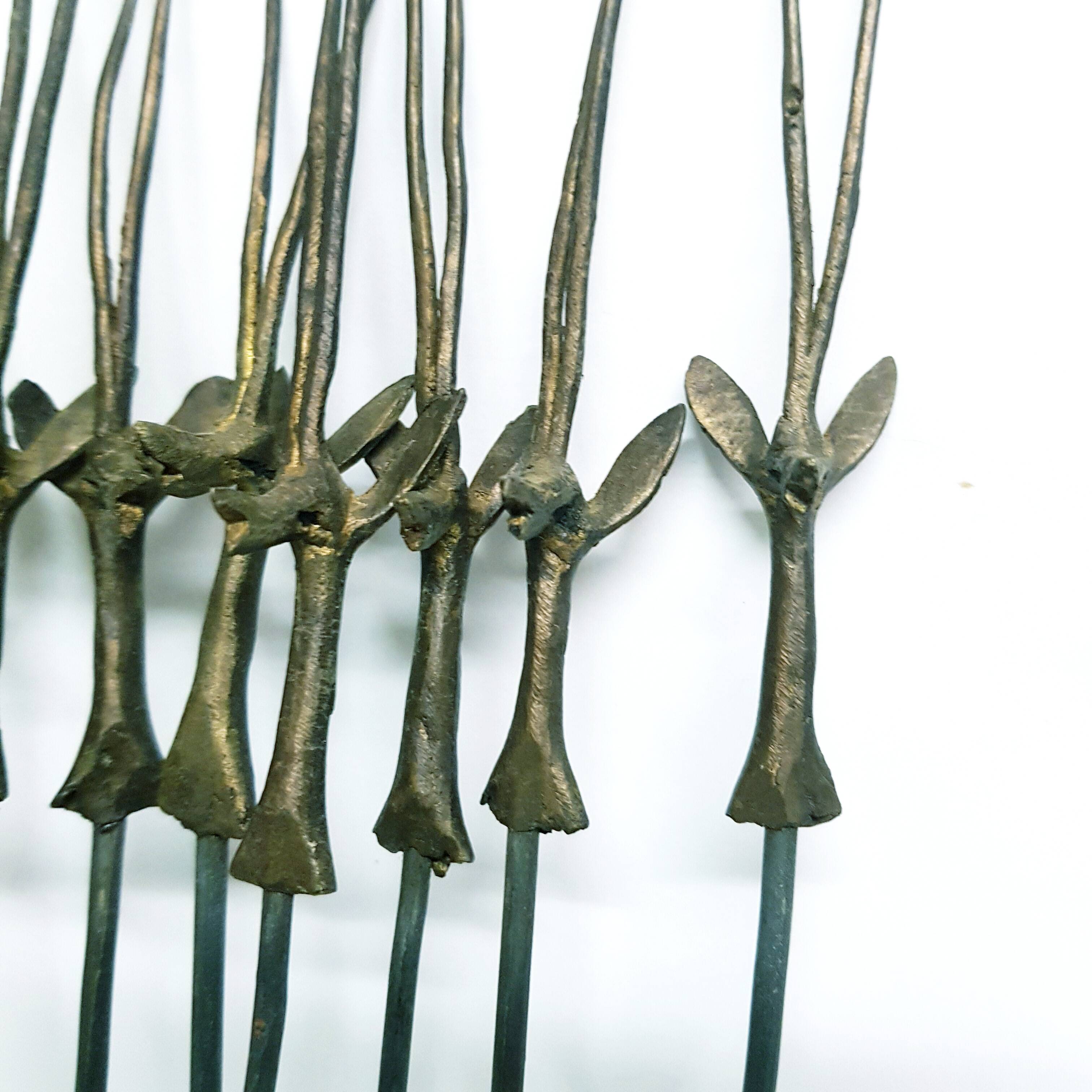 10 brochettes d'antilopes brutalistes