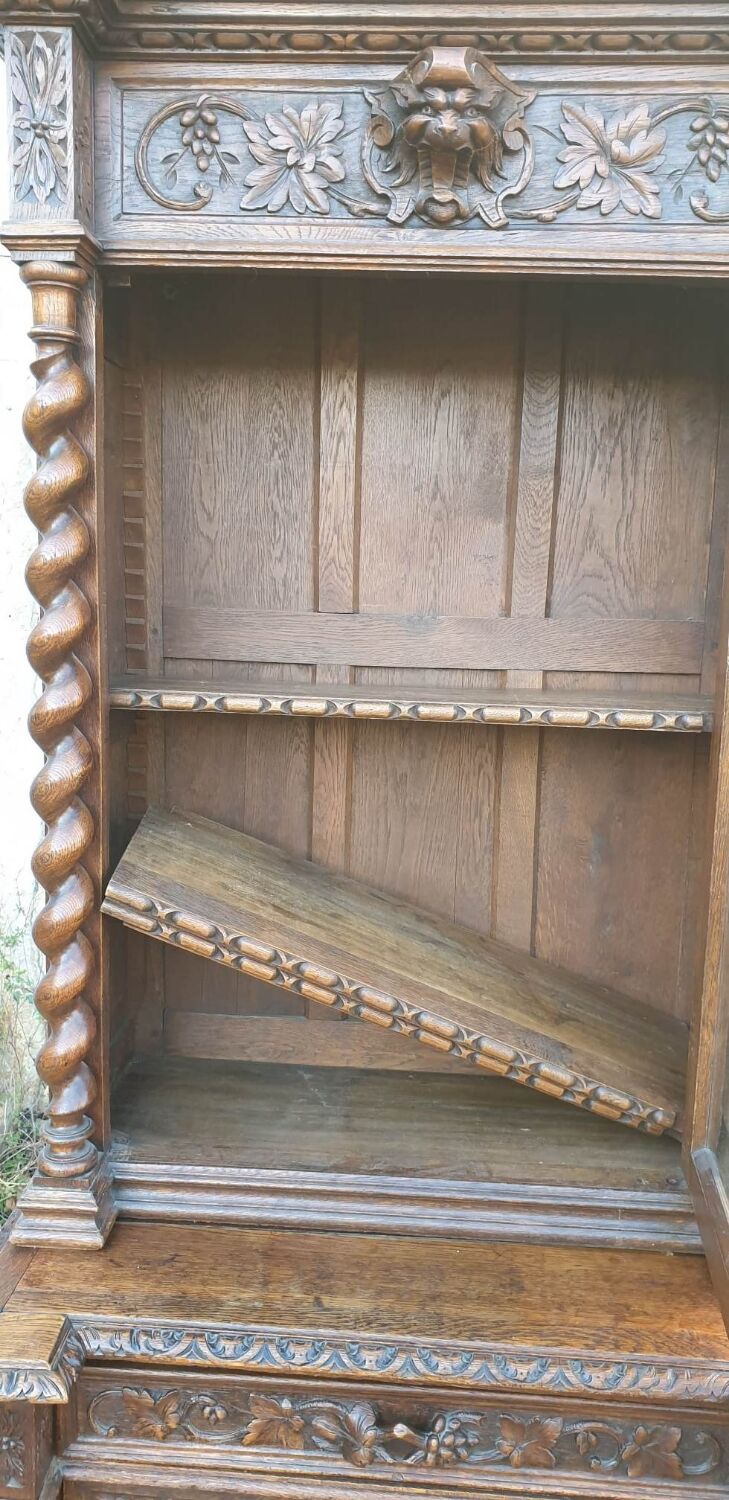 Bookcase showcase in carved oak 19th century