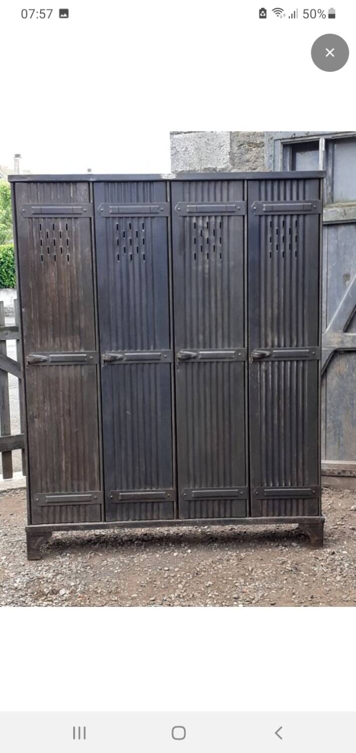 Strafor locker room furniture