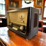 Vintage grundig bakelite radio