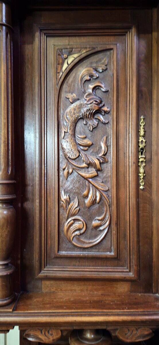 Important two-body buffet in solid walnut, richly carved in pure Renaissance style.