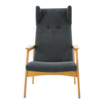 1960s Mid-Century Czechoslovakian Oak Wingback Armchair in Black Bouclé