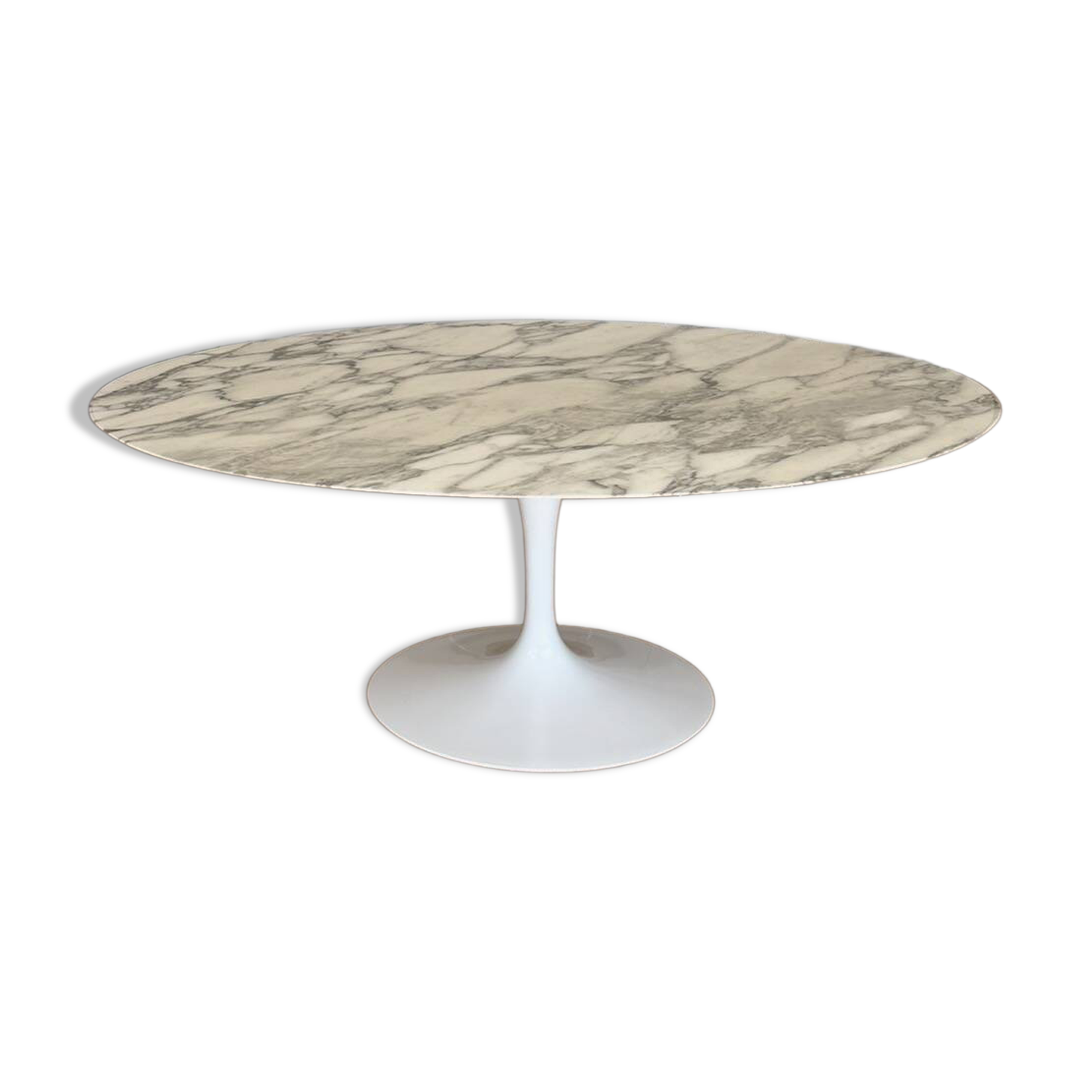 Oval Knoll Saarinen table in Carrara marble