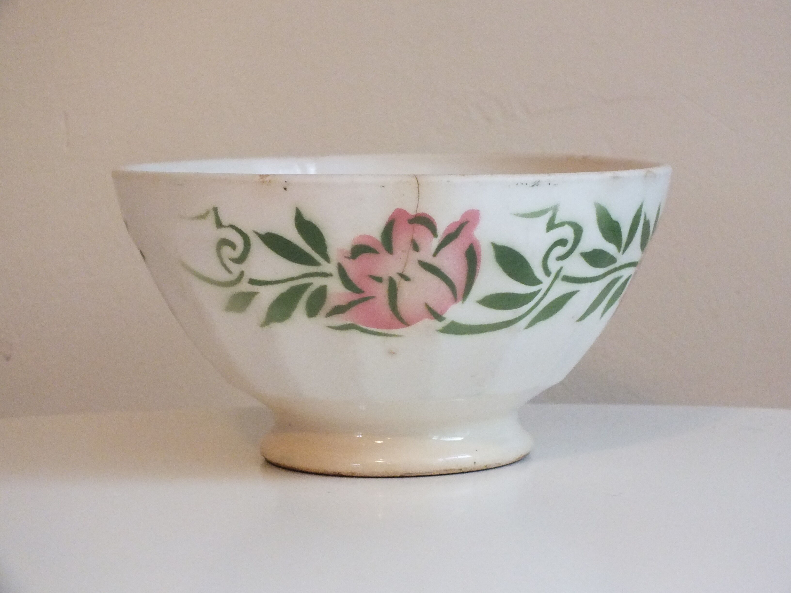 Old ribbed bowl flower garland