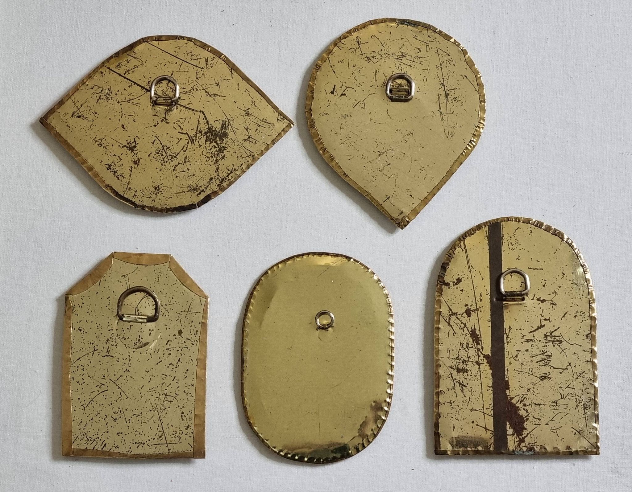 Set of 5 small openwork brass mirrors, Moroccan craftsmanship, 7 x 10 cm.