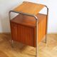 Table de chevet moderniste
