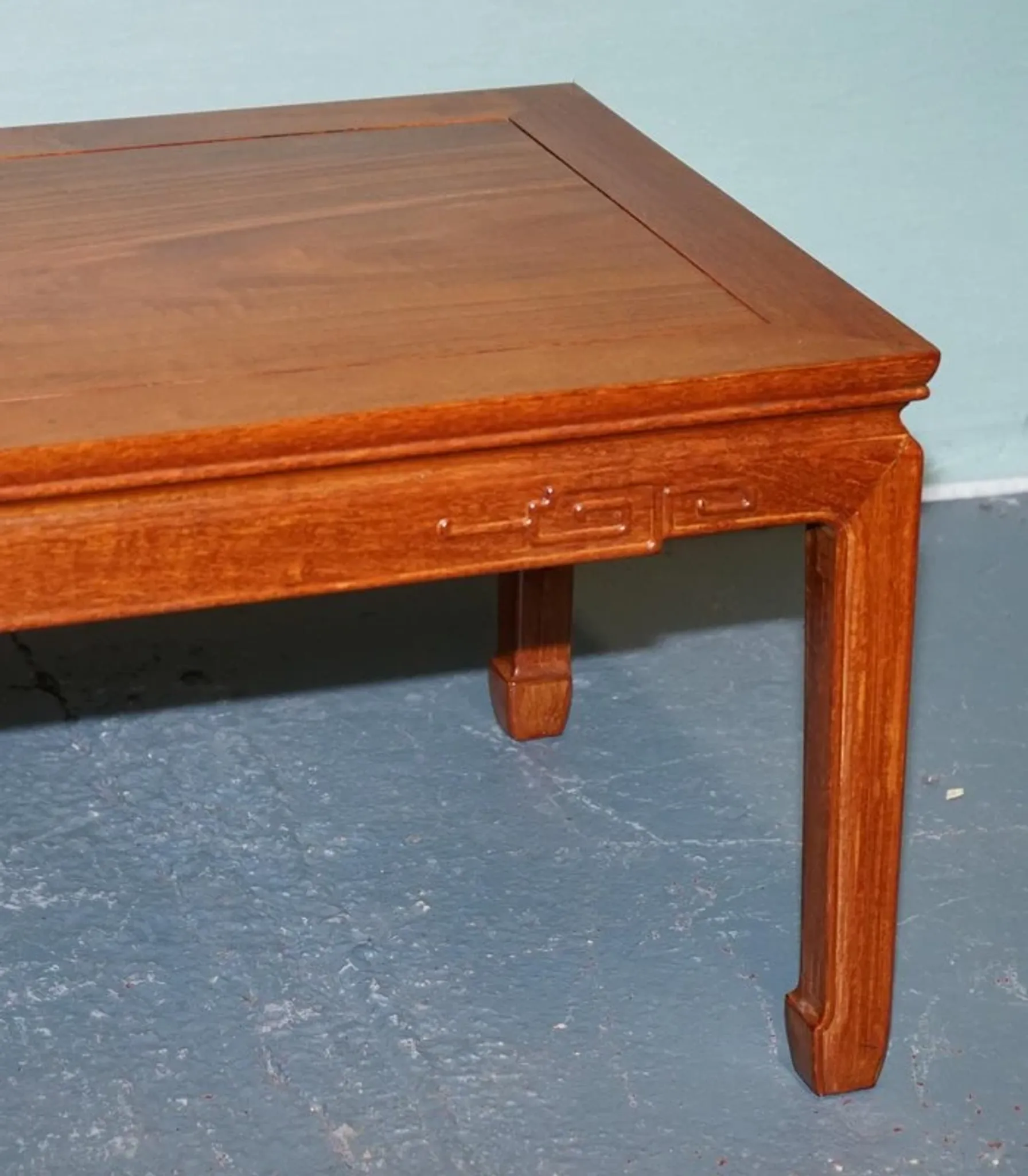 Table Basse Rectangulaire Vintage Orientale en Teck Sculpté, Chine
