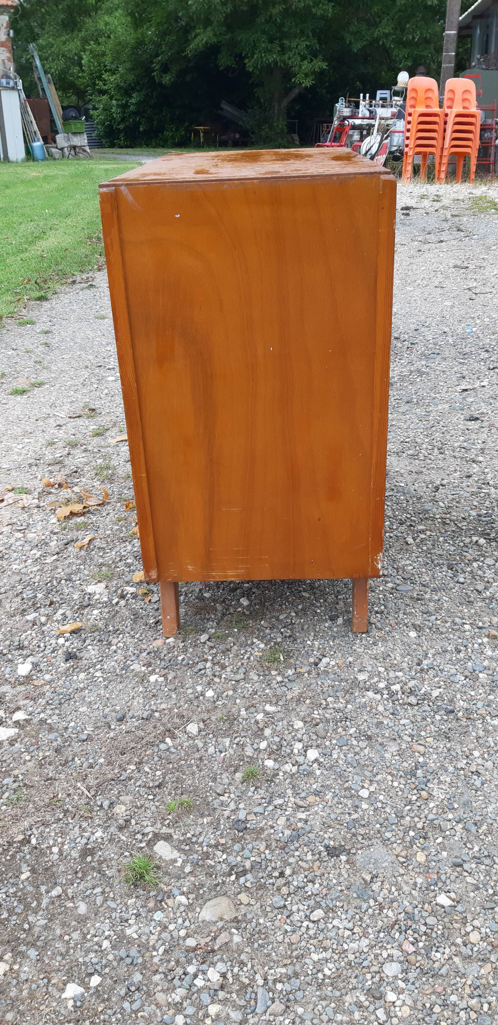 Vintage chest of drawers of the 50s in wood