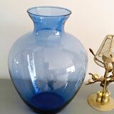 Vase en verre bleu