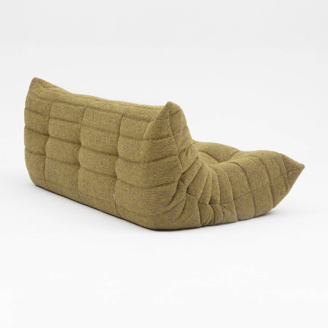 Canapé trois places Togo en bouclé olive par Michel Ducaroy pour Ligne Roset