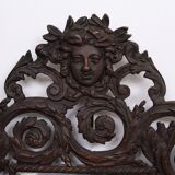 Miroir mural antique en bronze coulé représentant une tête de femme