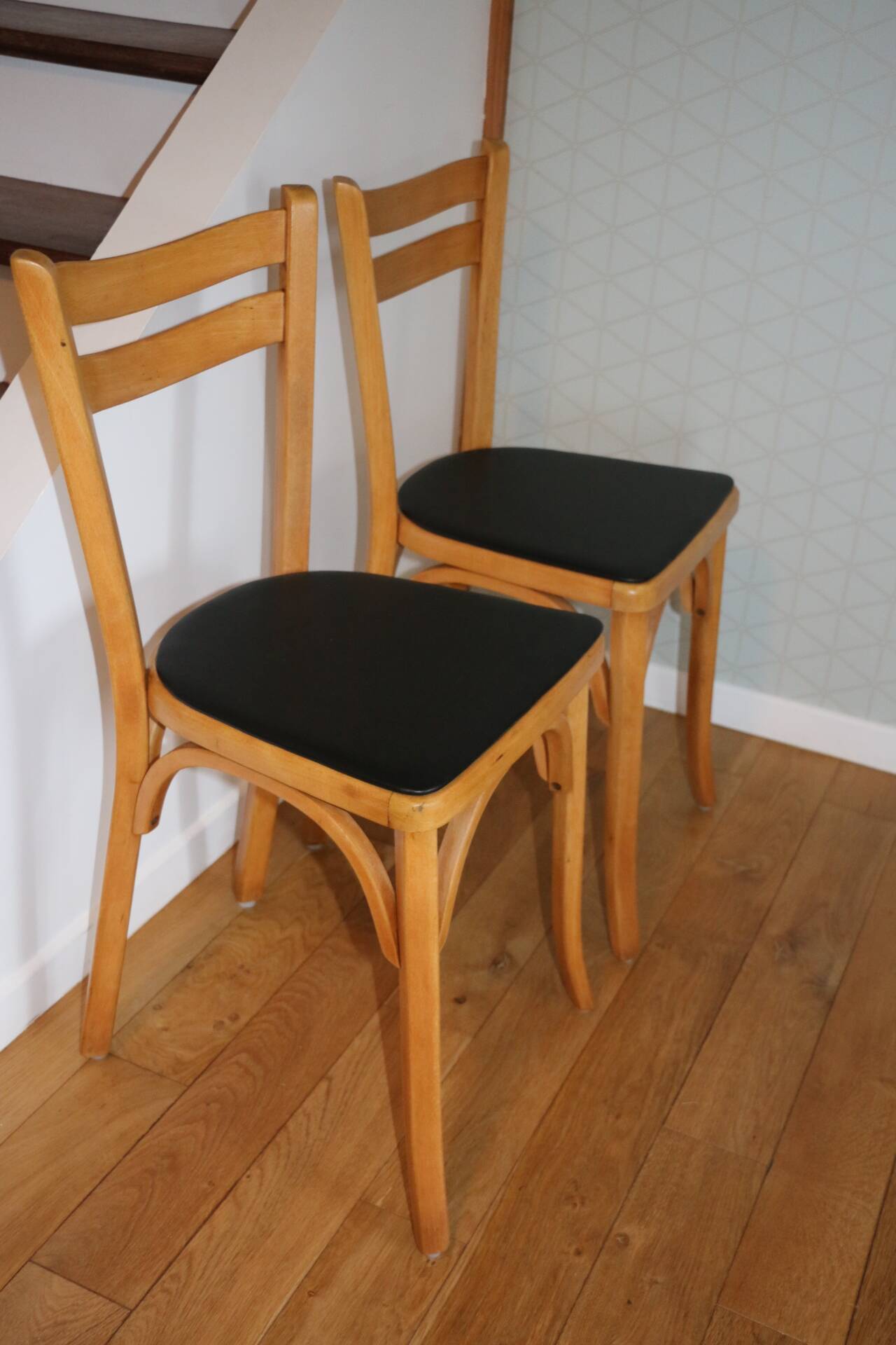 2 chaises Baumann N°19 hêtre clair skai noir