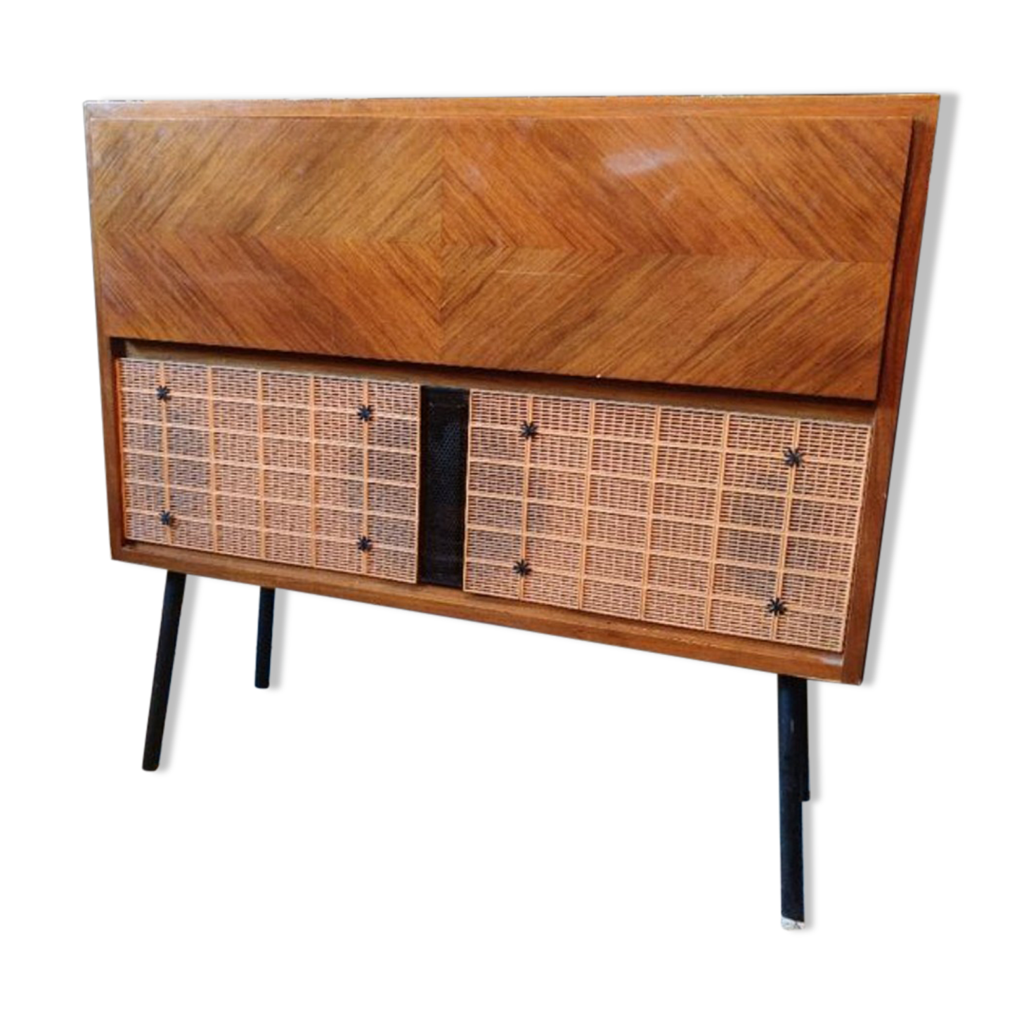 Hifi radio stand the voice of its master