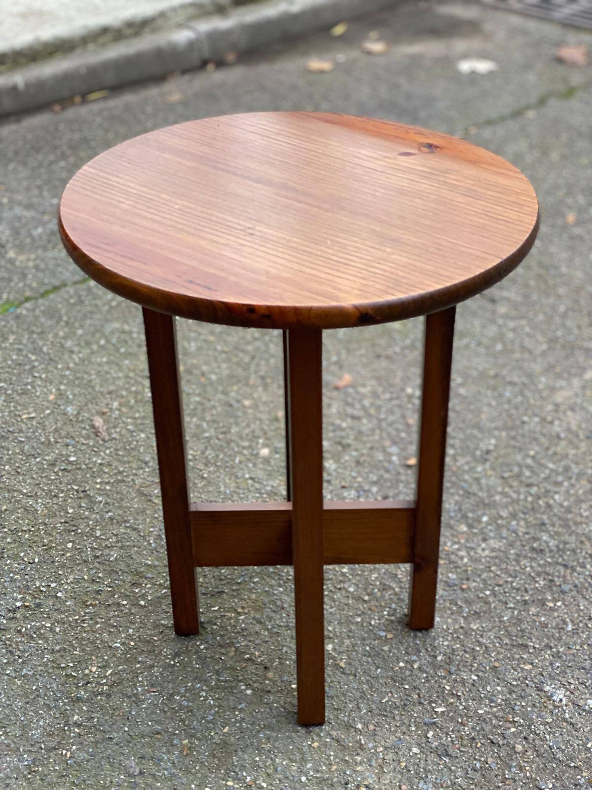Round Scandinavian side table in solid wood, 1980