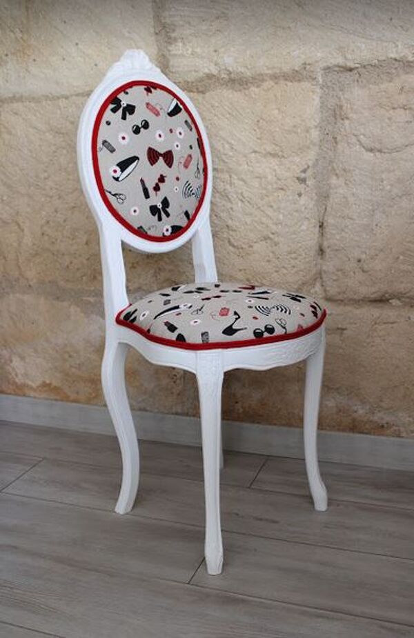 Chaise de coiffeuse médaillon restaurée