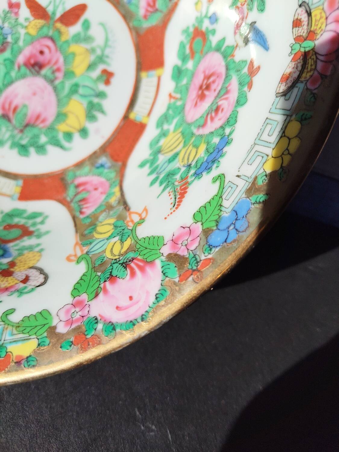 Chinese porcelain bowl with floral and bird decoration – Famille Rose style