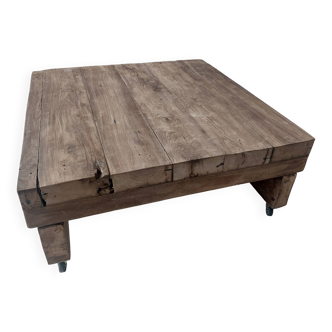 Coffee table made of solid oak beams – handcrafted.