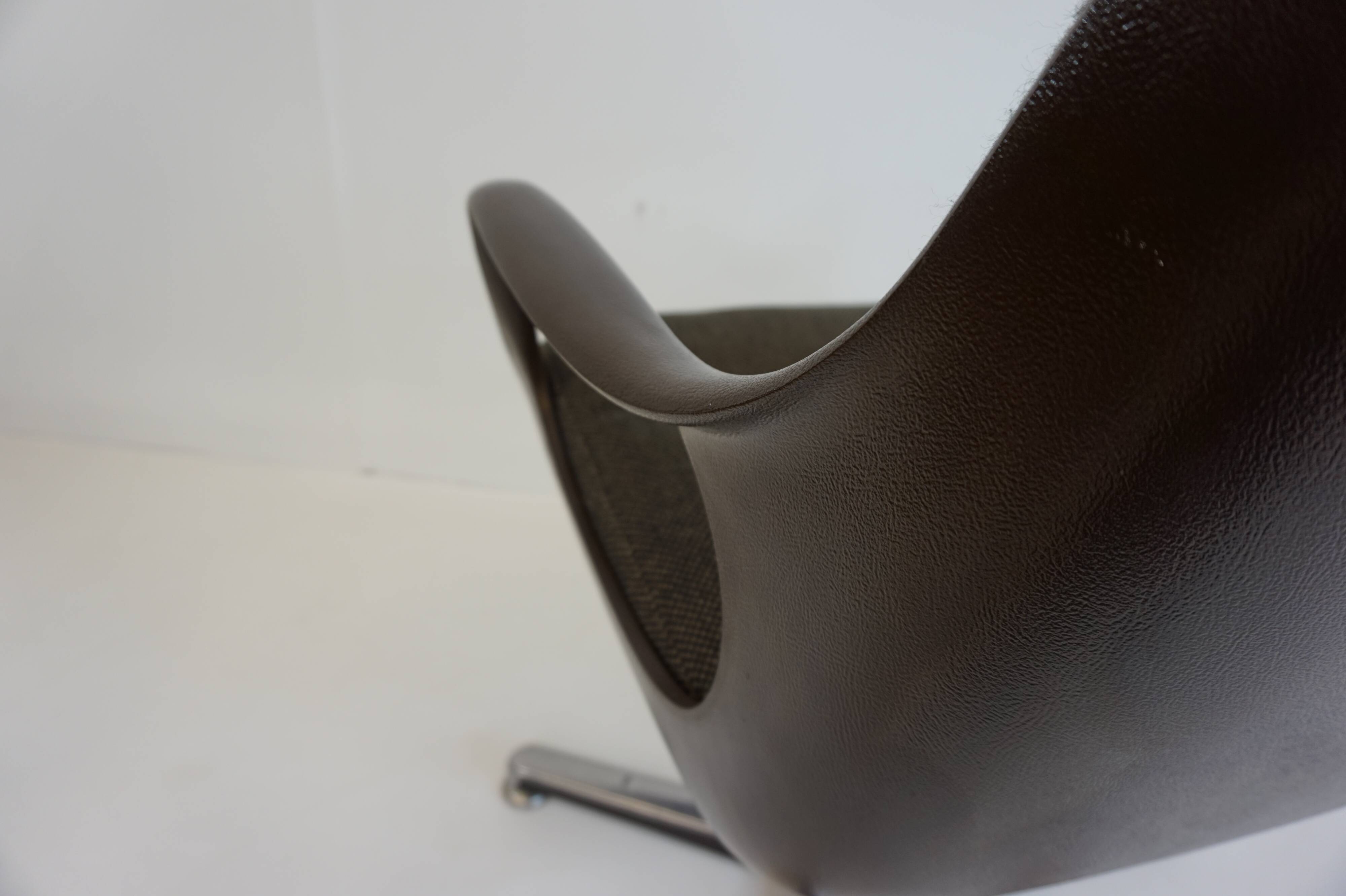 Set of 5 Chromcraft office armchairs