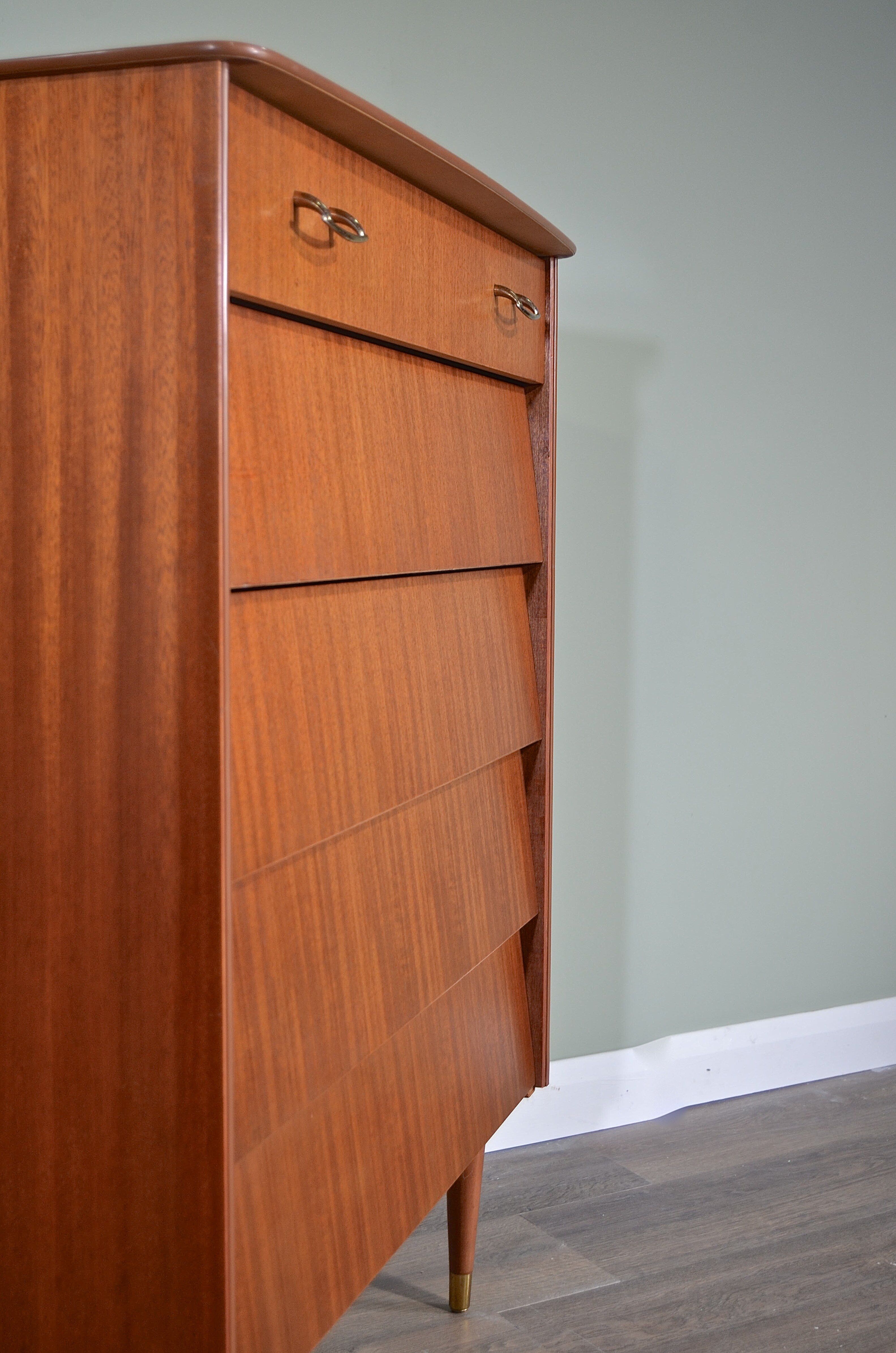 Commode en teck et laiton