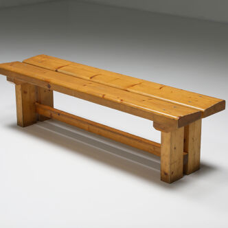 Banc en pin Les Arc Charlotte Perriand, Modernisme français - Années 1970