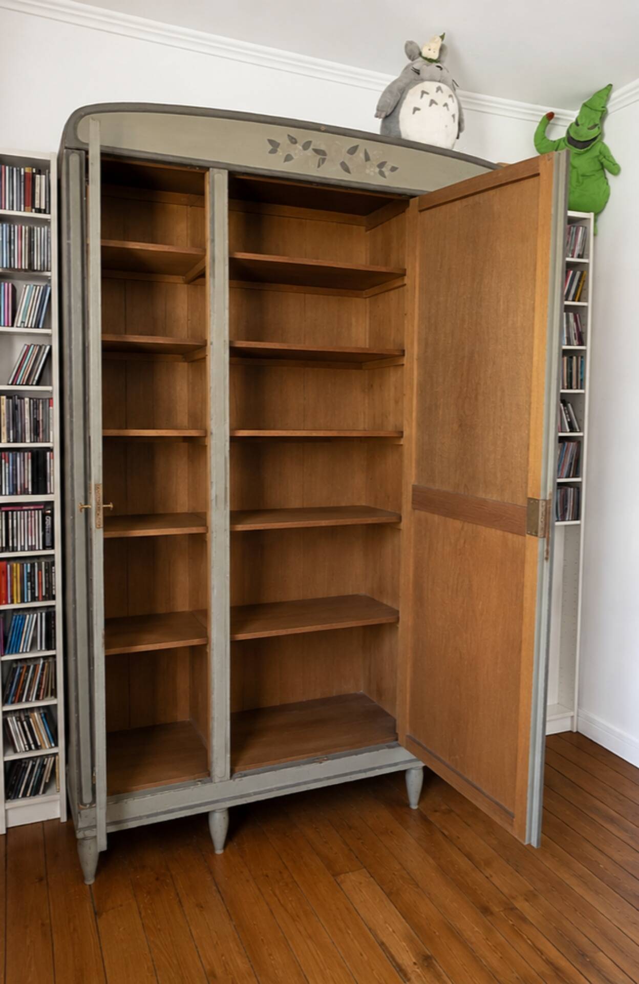 Armoire art deco