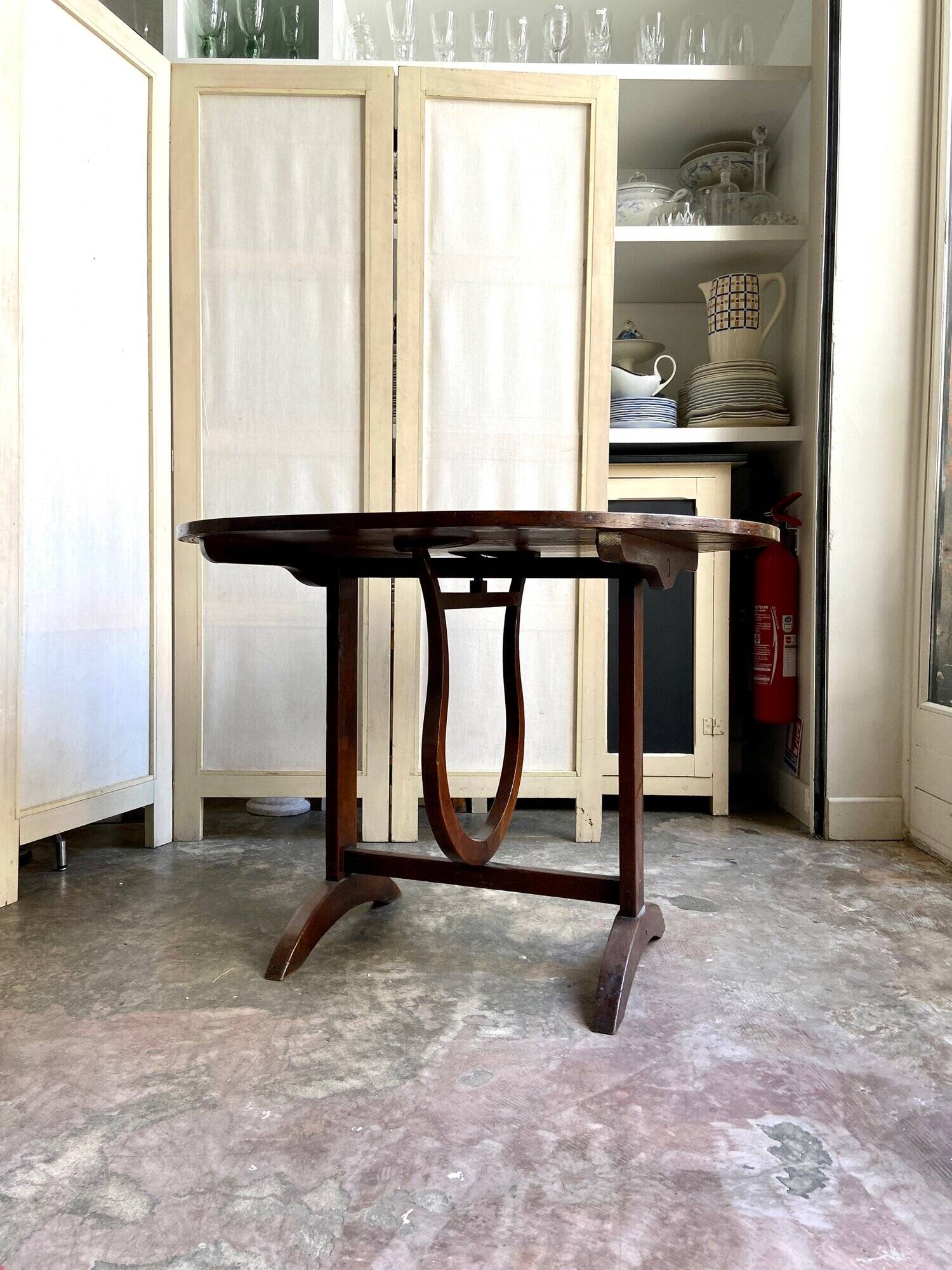 Harvestable winegrower's table in dark wood ⌀ 91 cm