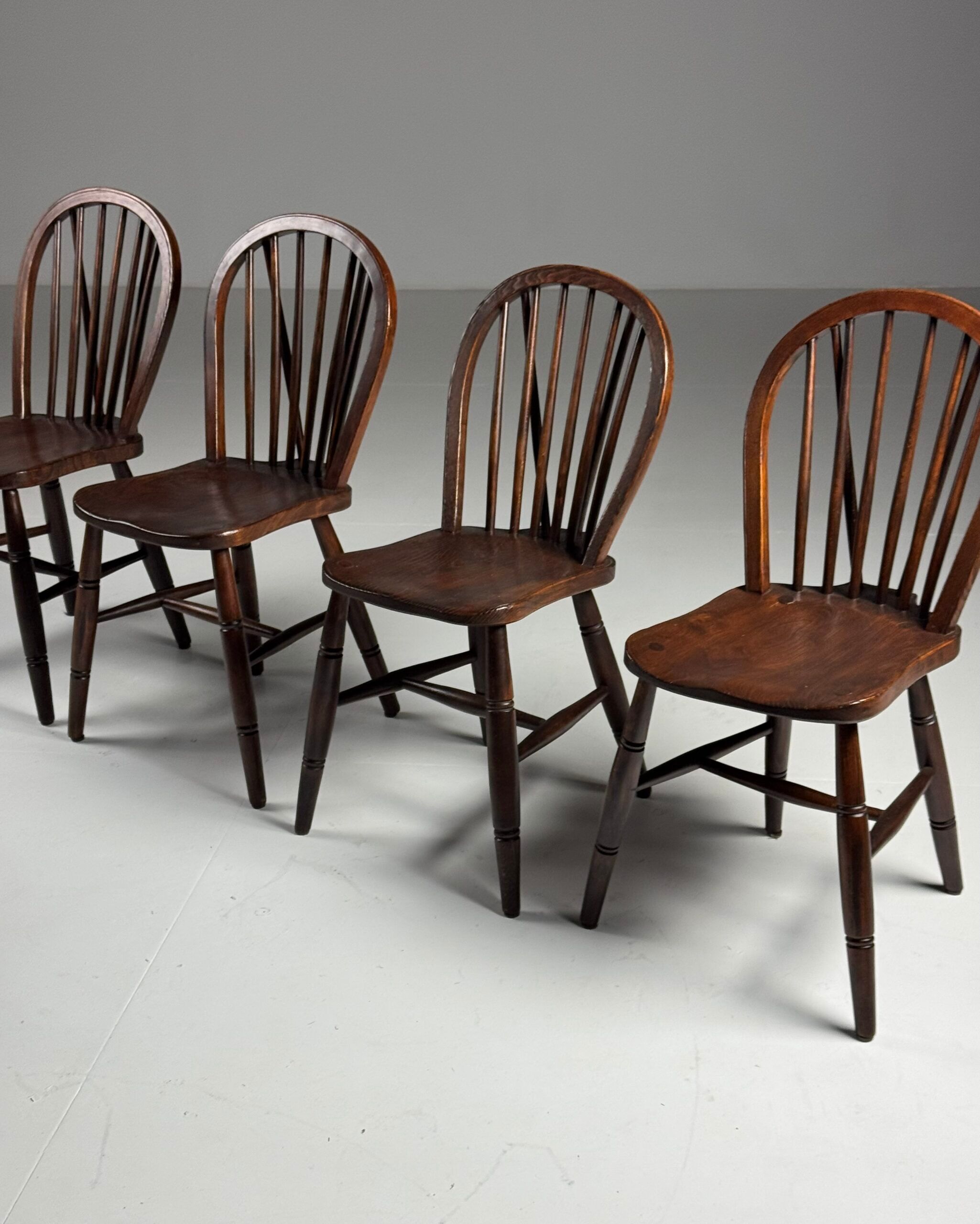 Set of 4 Windsor dining chairs