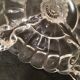 Duo de bougeoirs en verre finement travaillés