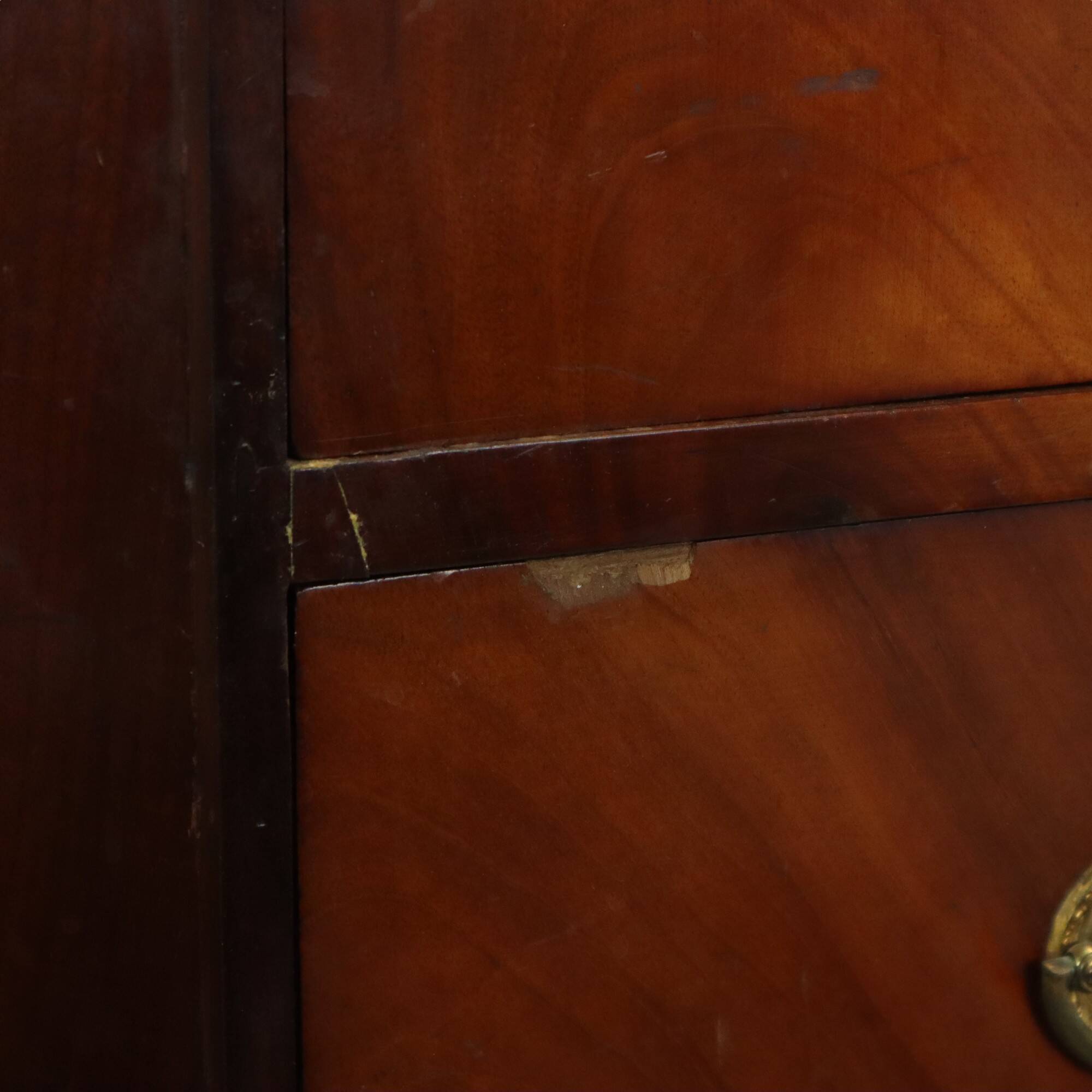 Commode Chiffonnière Ancienne en Acajou Flammé sur Chêne XIXe Siècle