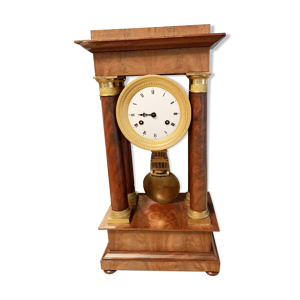 Pendule portique en placage acajou
