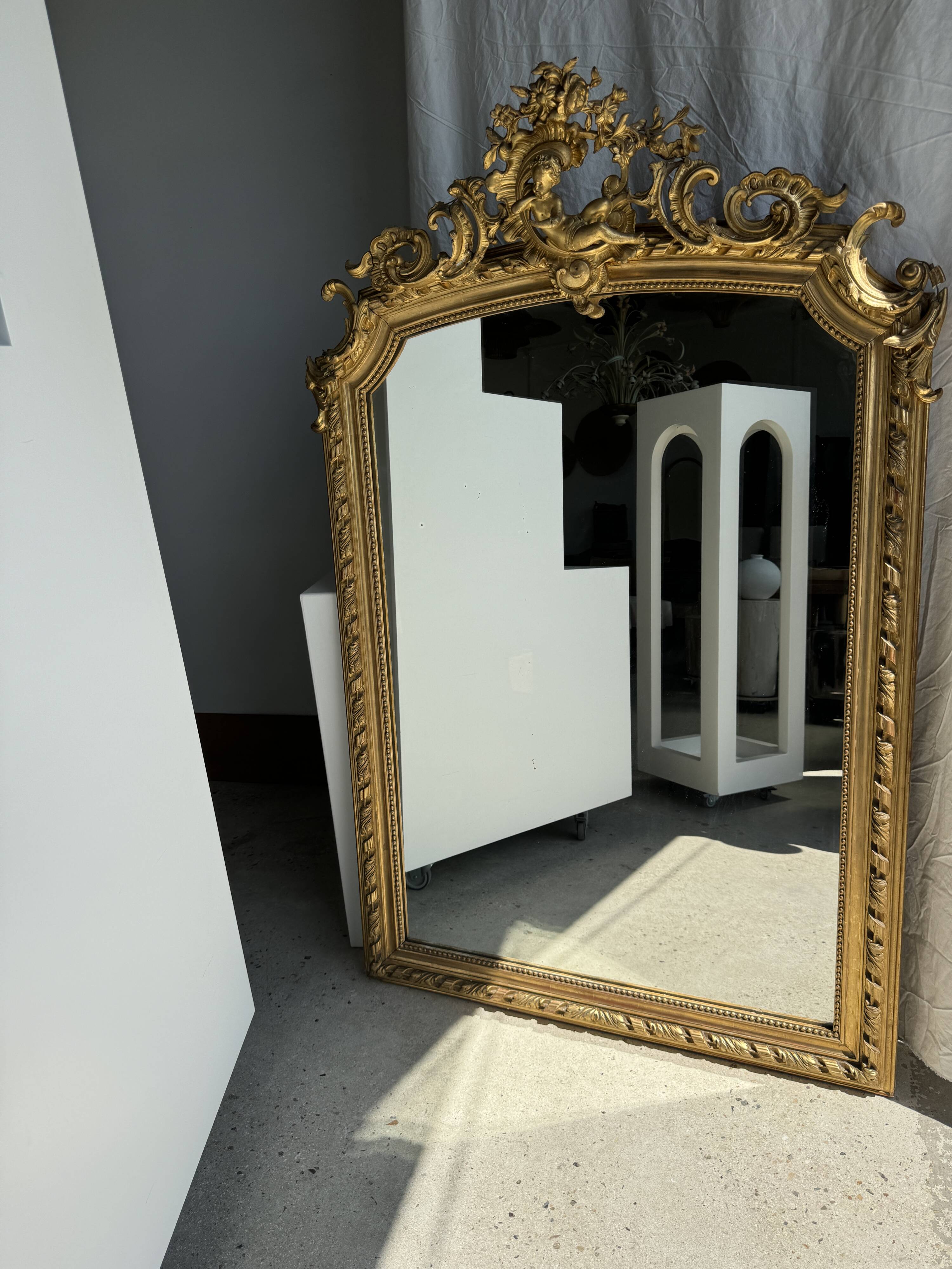 Large gilded mirror with acanthus leaf pediment H150 L98