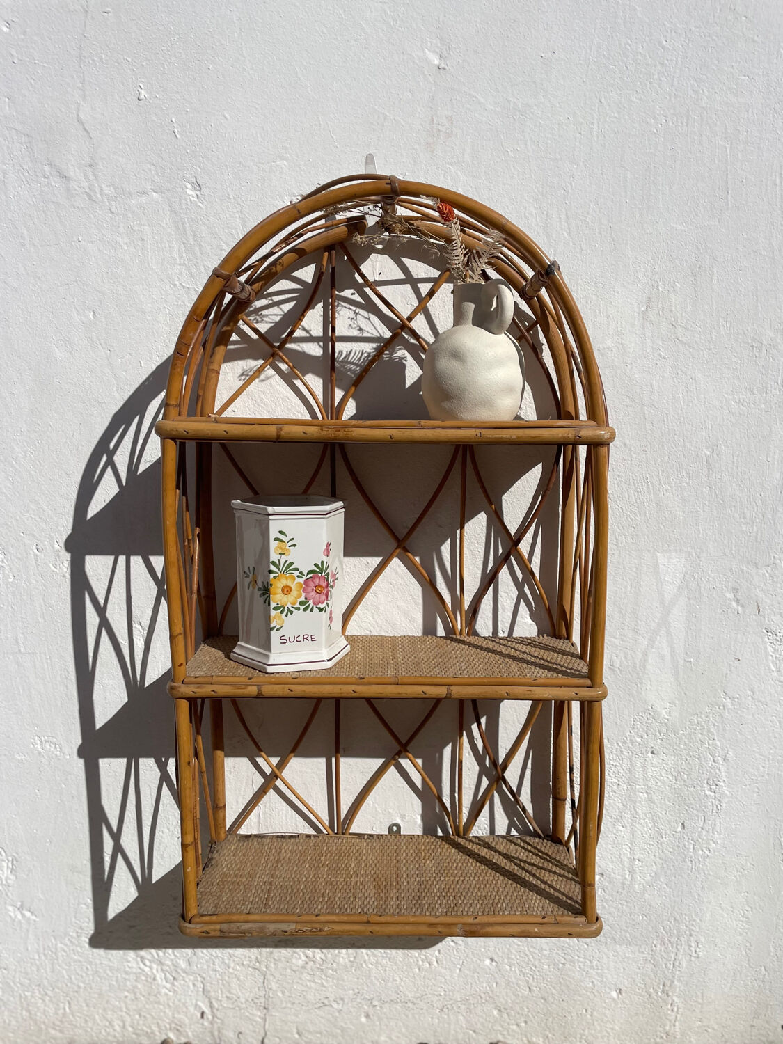 Vintage wall shelf in rattan and caning — 70s bohemian spirit