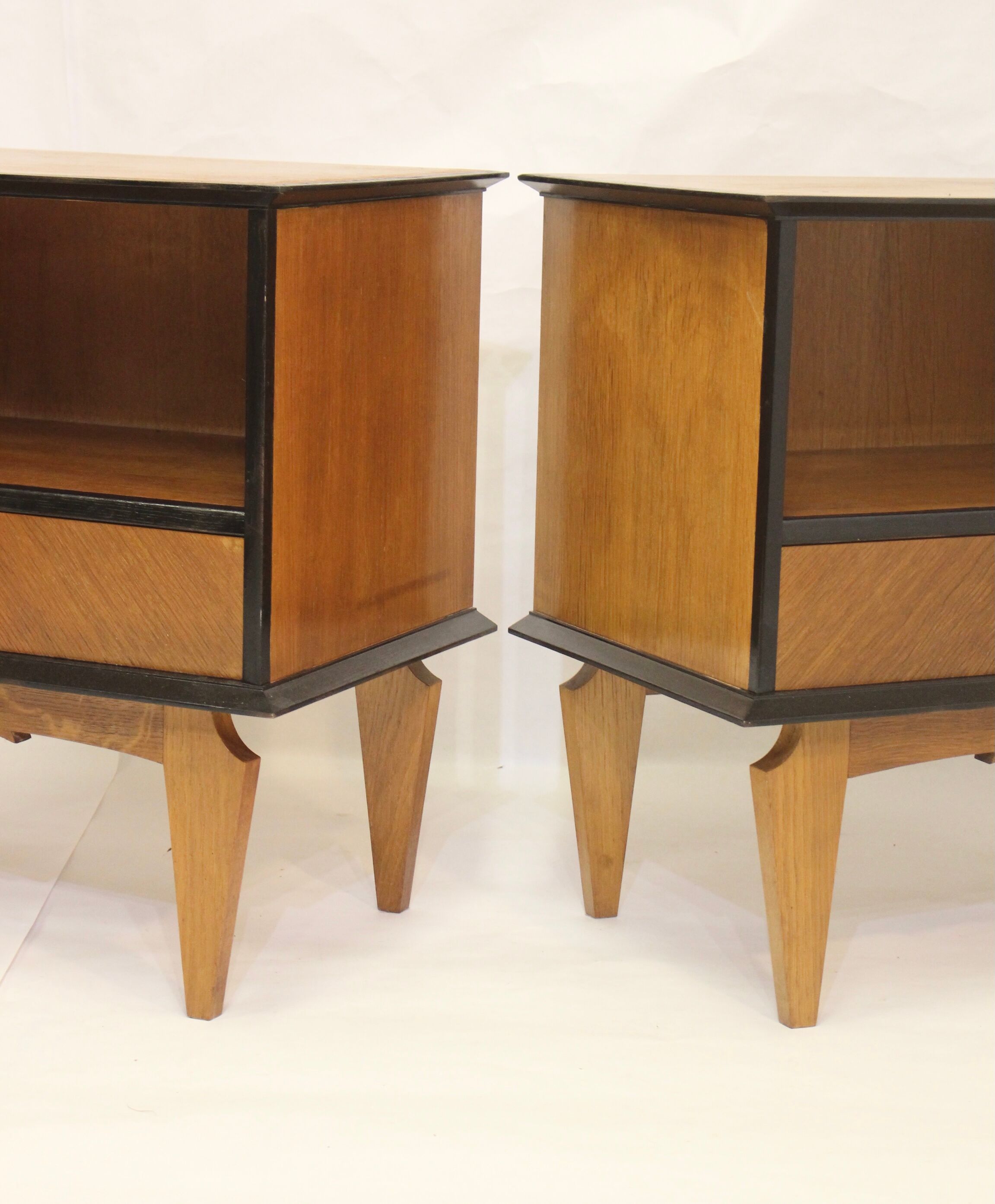 Pair of vintage bedside tables in oak veneer, 1960