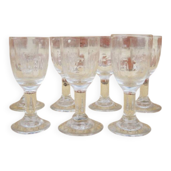 7 anciens verres à digest motif art déco