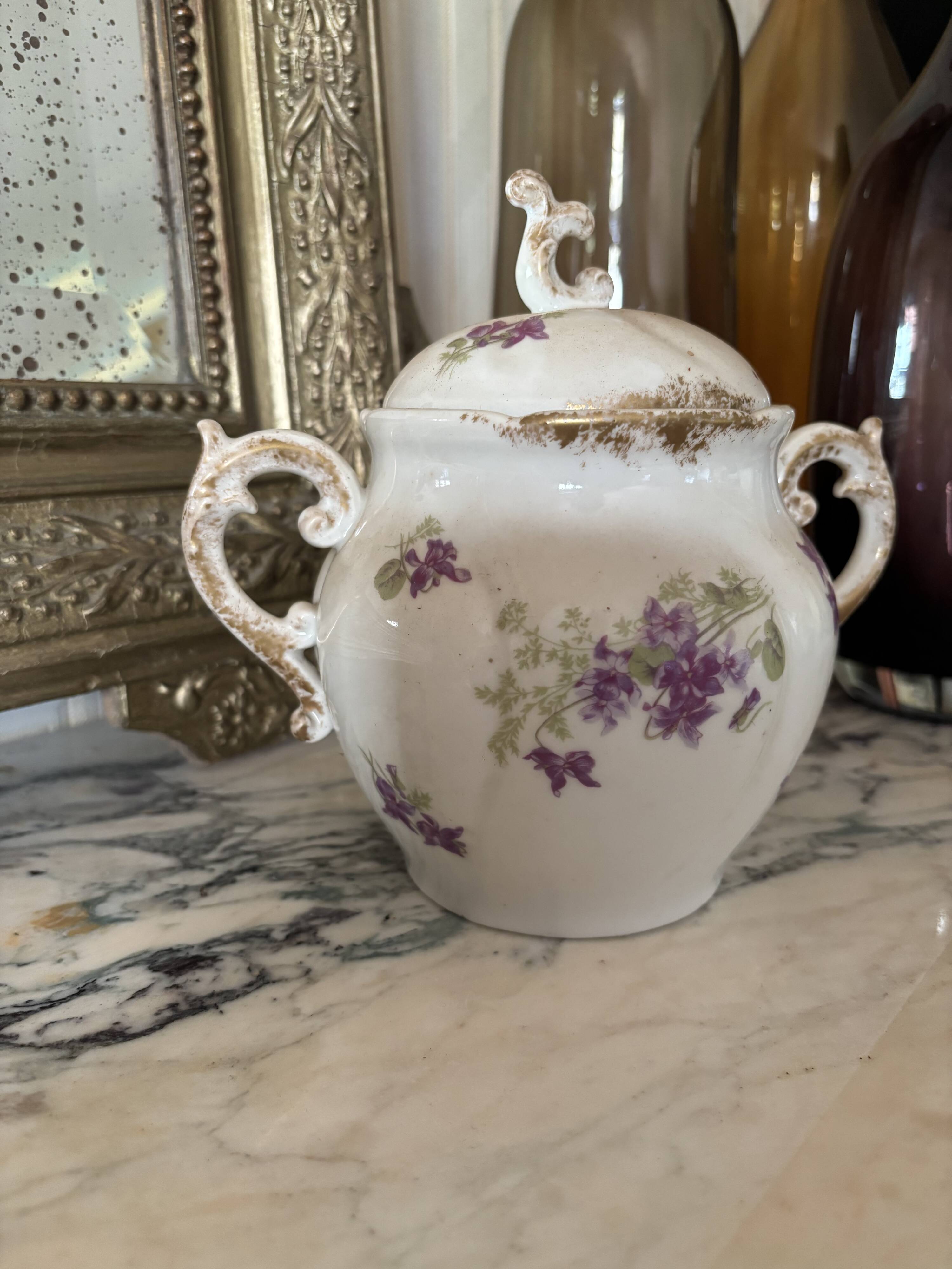Sucrier en porcelaine