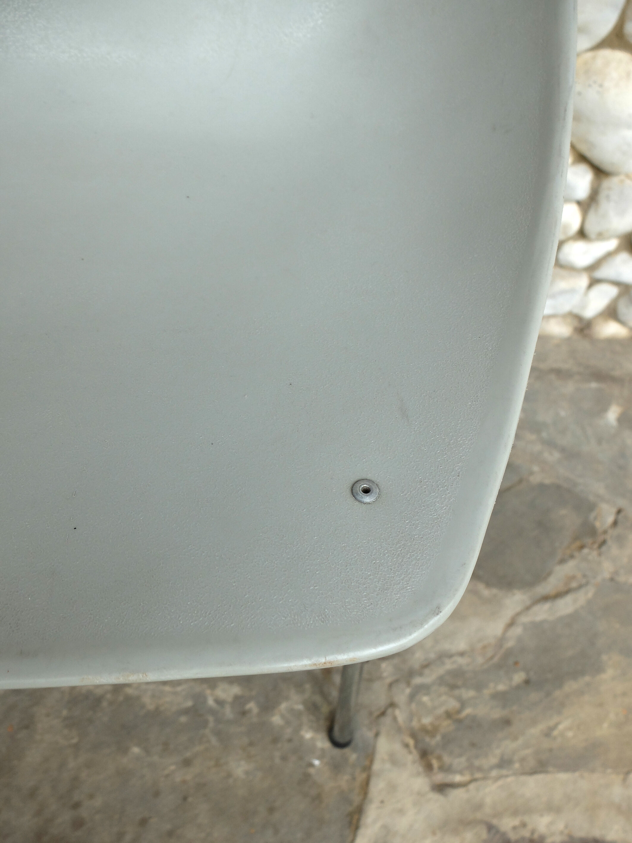 Chaise coquillage grise Pierre Guariche pour Meurop années 1960