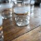 Lot de 8 verres granités blancs