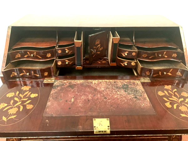 Commode scriban en marqueterie Hollandaise XVIII siècle