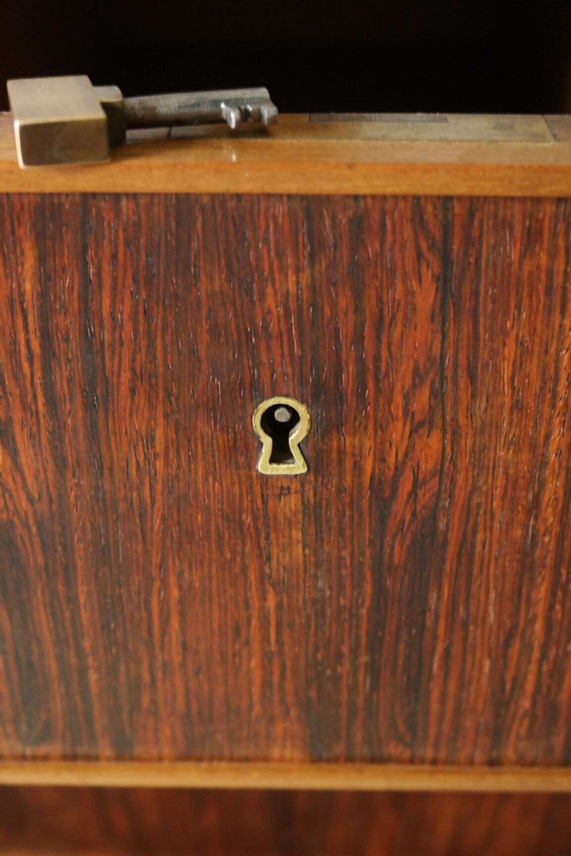 Commode art déco en palissandre et acajou