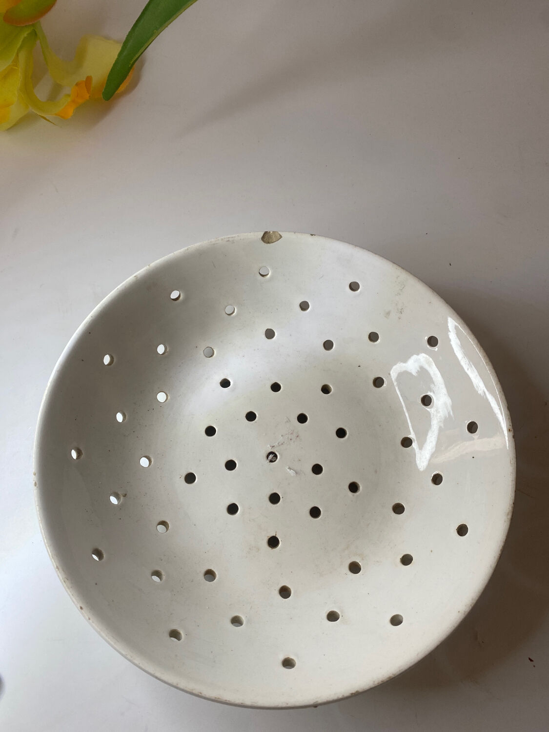 Porcelain strawberry strainer