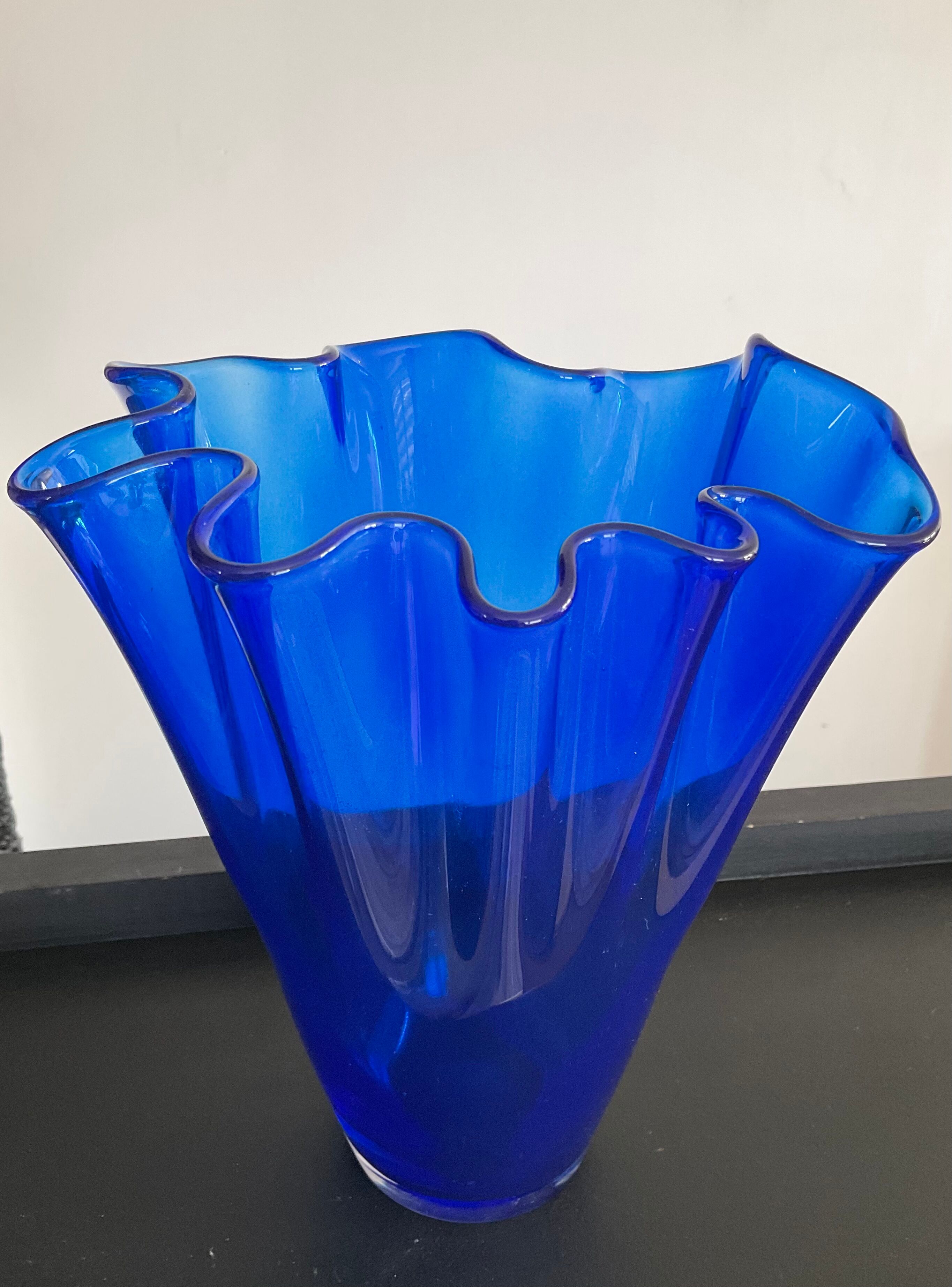 Vintage handkerchief vase made of glass paste